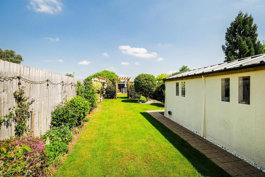 8 Colvin Gardens-47 web.jpg