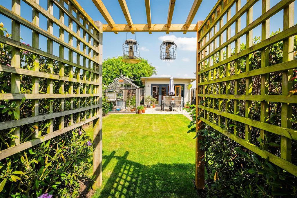 8 Colvin Gardens-50 web.jpg