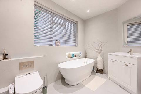 1 bedroom flat to rent, Cornwall Gardens, South Kensington, London, SW7
