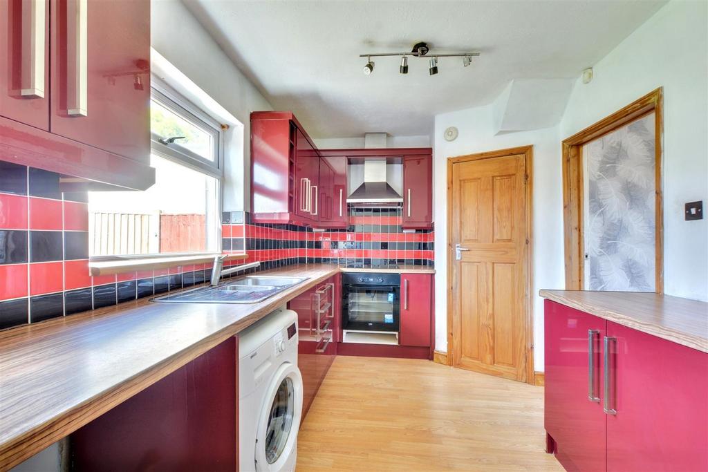 Kitchen 2.jpeg
