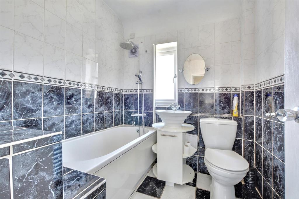 Bathroom 2.jpeg