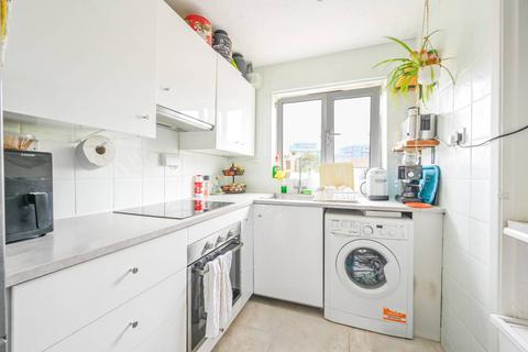 11 Thorne Close, London, E16 1LP