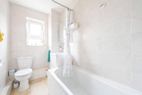 11 Thorne Close, London, E16 1LP