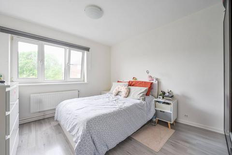 11 Thorne Close, London, E16 1LP