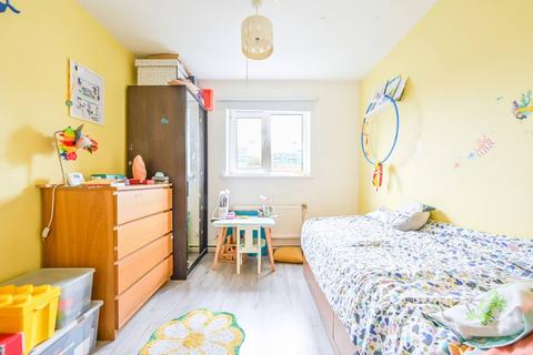 11 Thorne Close, London, E16 1LP