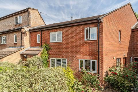 6 Sparks Close, Hampton, TW12 3XG