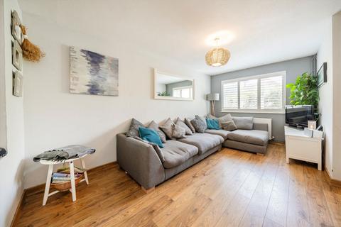 6 Sparks Close, Hampton, TW12 3XG