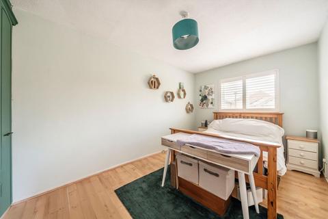6 Sparks Close, Hampton, TW12 3XG