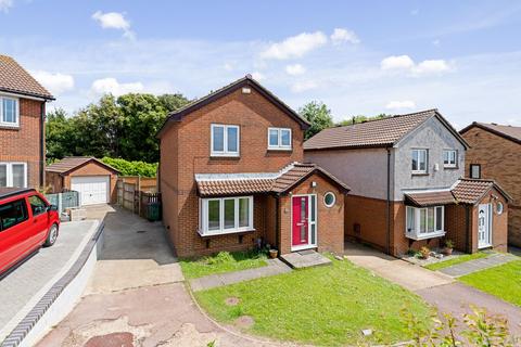 18 Channel Close, Folkestone, CT19 6QN