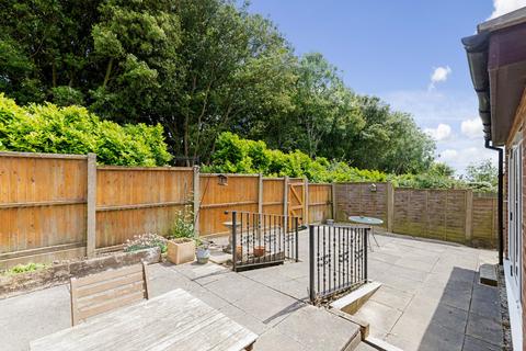 18 Channel Close, Folkestone, CT19 6QN