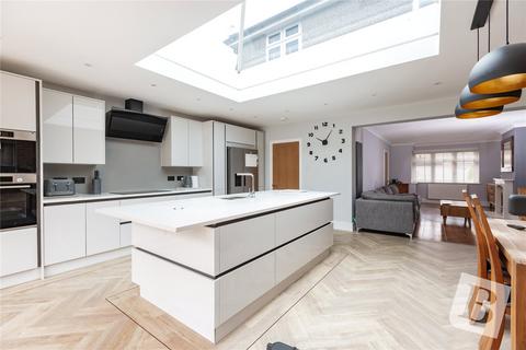 22 Lancaster Drive, Hornchurch, RM12 5SU