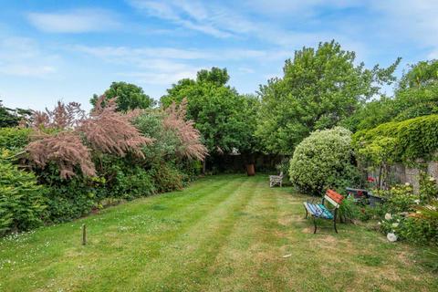 4 bedroom chalet for sale, Central Avenue, Telscombe Cliffs, BN10 7LY