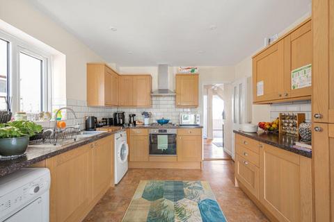 4 bedroom chalet for sale, Central Avenue, Telscombe Cliffs, BN10 7LY