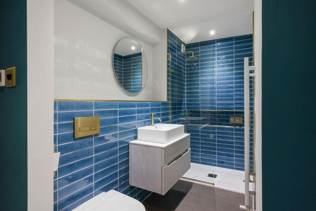 Ensuite shower room