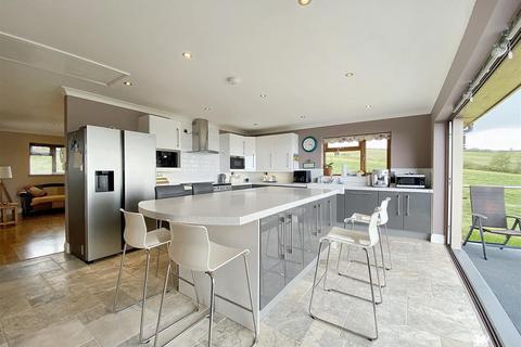 4 bedroom detached house for sale, Pendine, Carmarthen