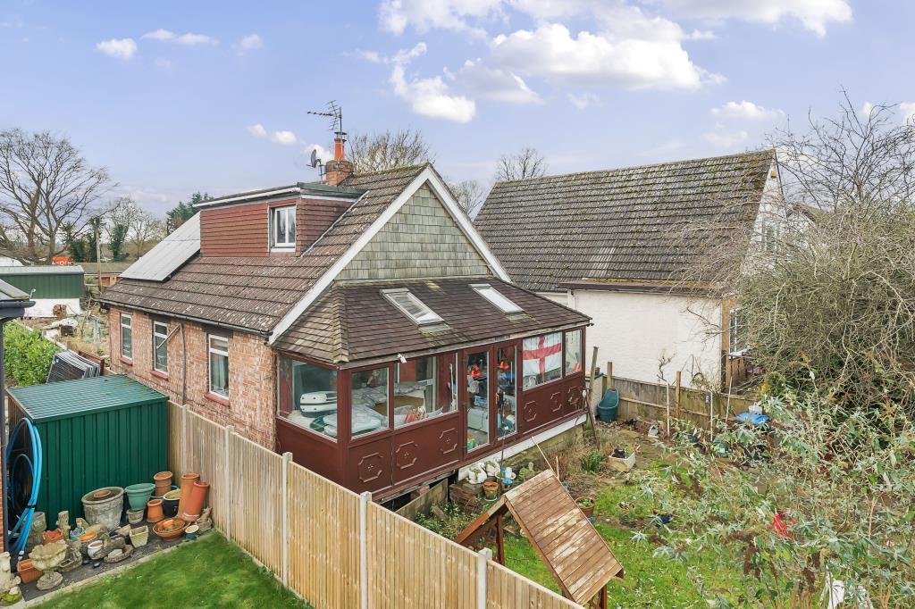 Riverside, Egham, Surrey, TW20 4 bed detached bungalow - £650,000