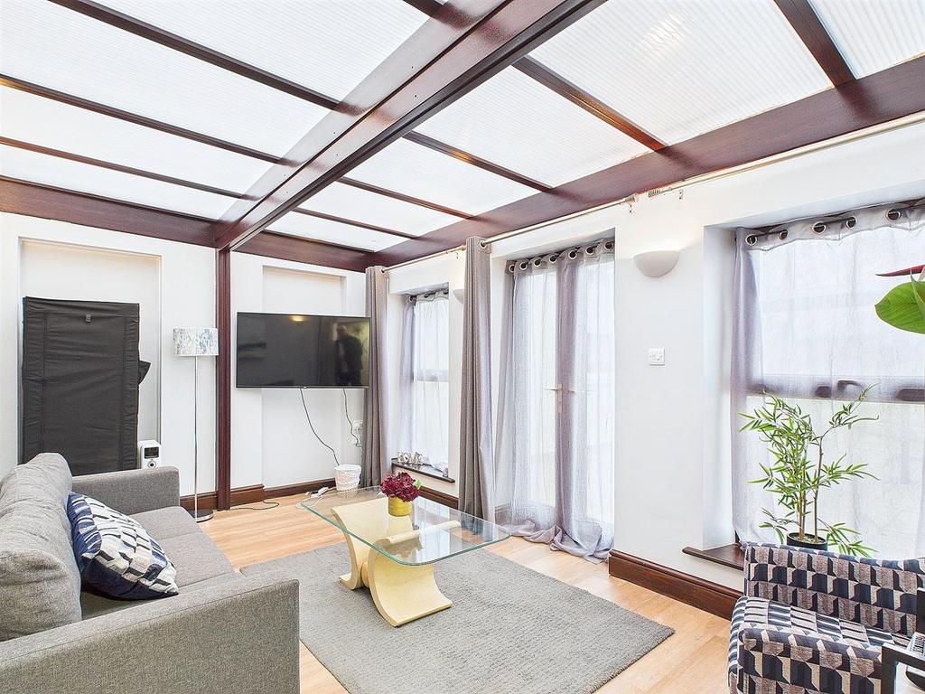 Living / Sun Room
