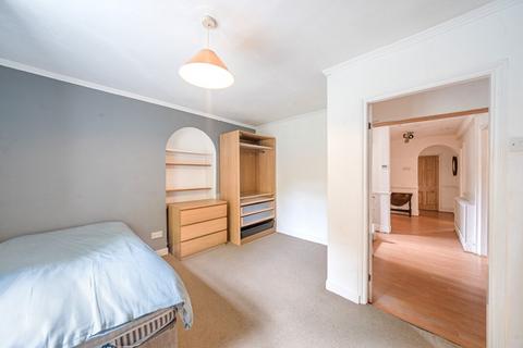 3 bedroom flat for sale, Trinity Crescent, Balham, London, SW17