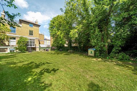 3 bedroom flat for sale, Trinity Crescent, Balham, London, SW17