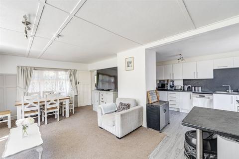 4 bedroom detached house for sale, Littlehampton Road, Worthing, West Sussex, BN13