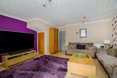 3 bedroom semi-detached house for sale, Baird Close, Cippenham