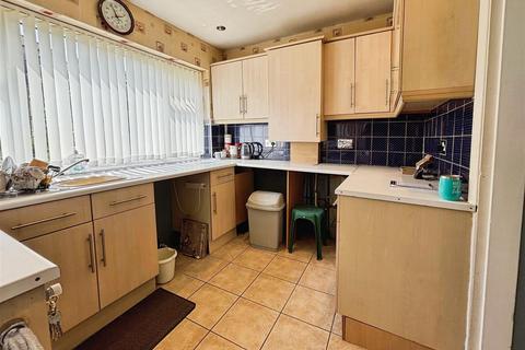4 Gregory Crescent, Bradford, BD7 4PG