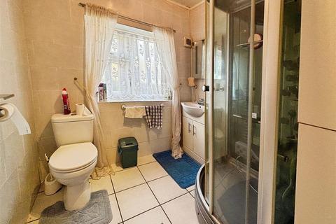 4 Gregory Crescent, Bradford, BD7 4PG