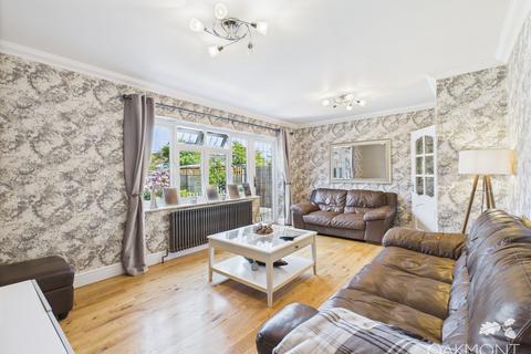 28b Cardinal Way, Rainham, RM13 9RB