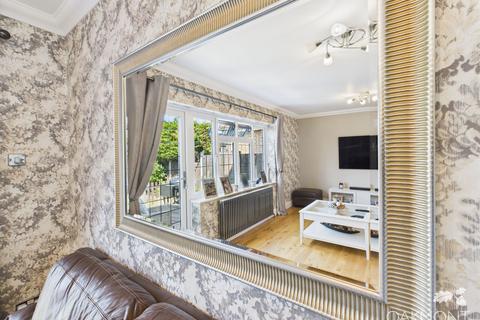 28b Cardinal Way, Rainham, RM13 9RB