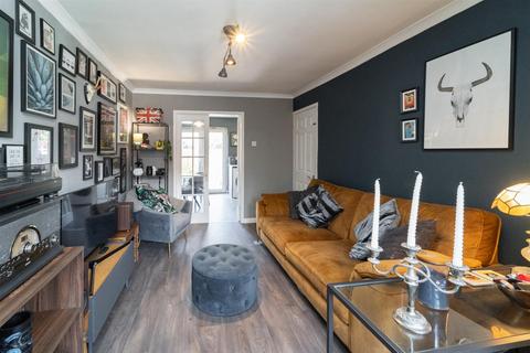 8 Shuttleworth Close, Manchester, M16 8NN
