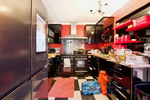 8 Chiltern Dene, Enfield, EN2 7HH