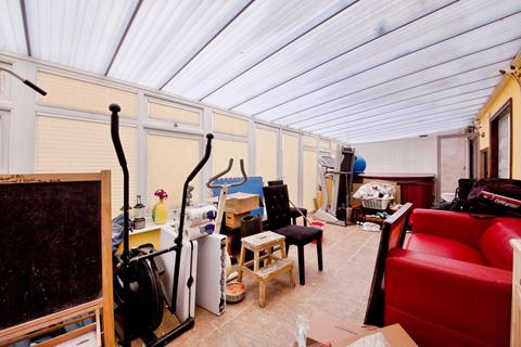 8 Chiltern Dene, Enfield, EN2 7HH