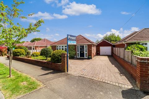 3 bedroom bungalow for sale, Codmore Crescent, Chesham, Buckinghamshire, HP5