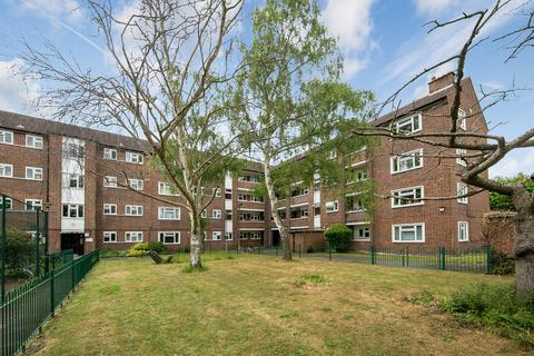 3 bedroom flat for sale, Magnolia Court, West Hall Road, Kew, Richmond, Surrey TW9
