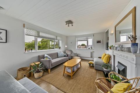 3 bedroom flat for sale, Magnolia Court, West Hall Road, Kew, Richmond, Surrey TW9