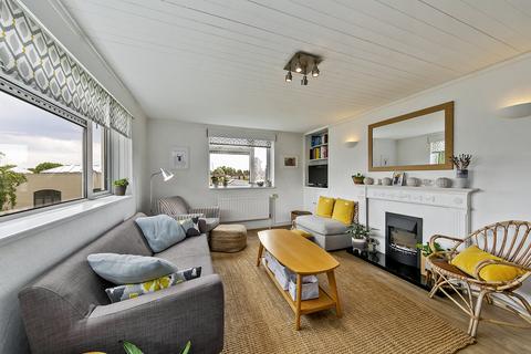 3 bedroom flat for sale, Magnolia Court, West Hall Road, Kew, Richmond, Surrey TW9