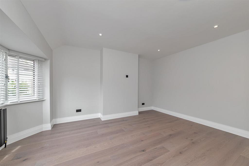 12 Kenton Gardens-22.jpg