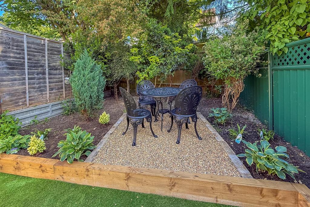 12 Kenton Gardens-49.jpg