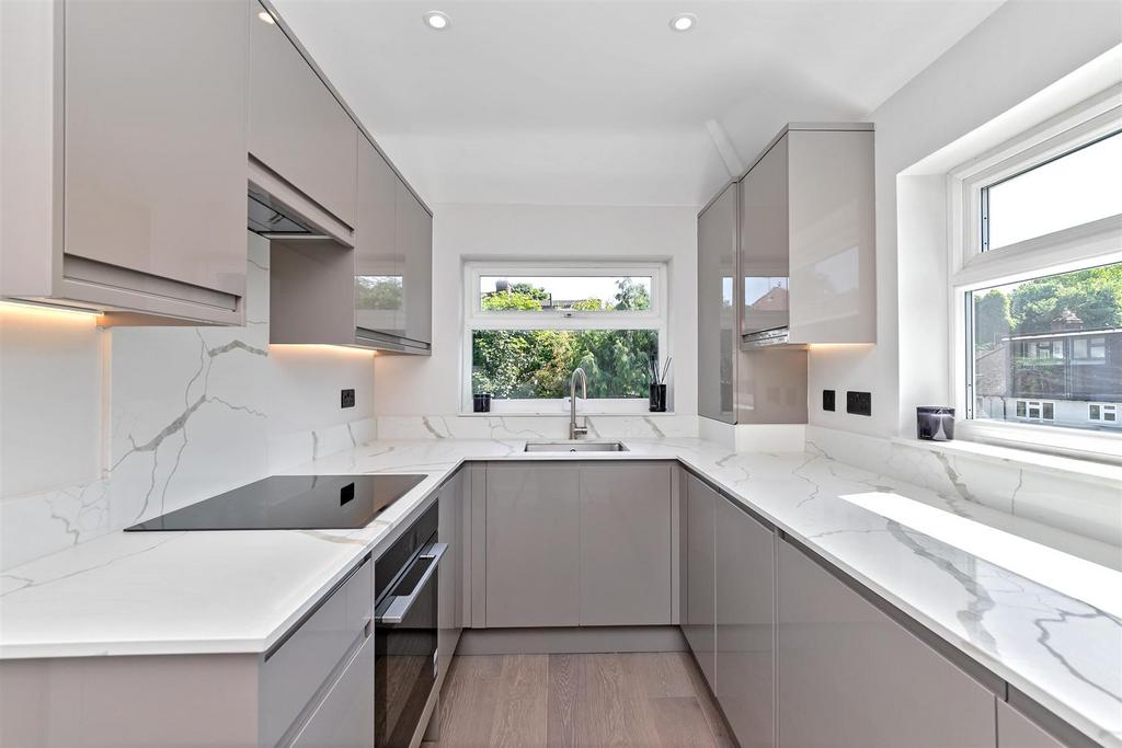 12 Kenton Gardens-41.jpg