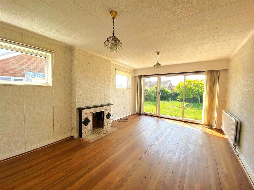 3 Hawkhurst Way - Lounge1.jpg
