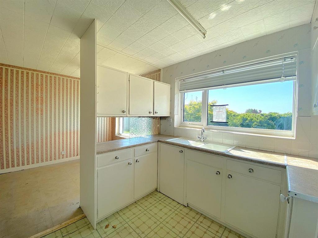 3 Hawkhurst Way - Kitchen3.jpg