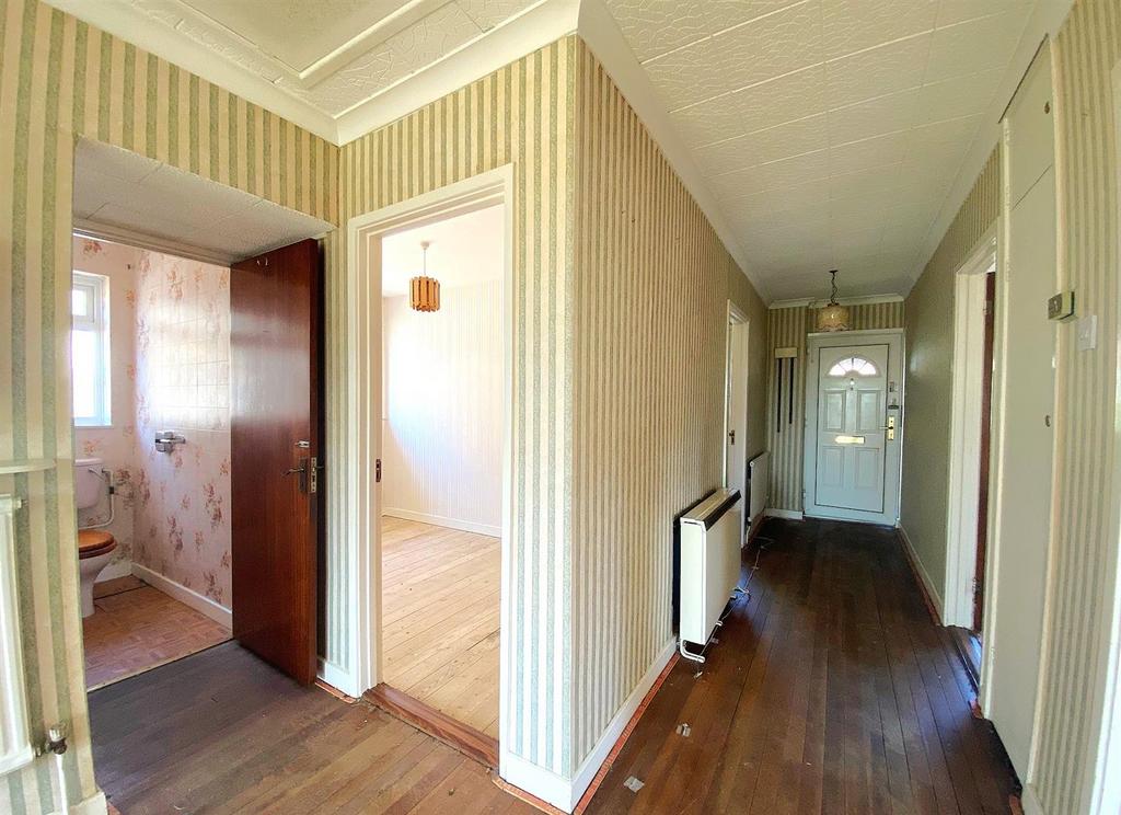 3 Hawkhurst Way - hall.jpg