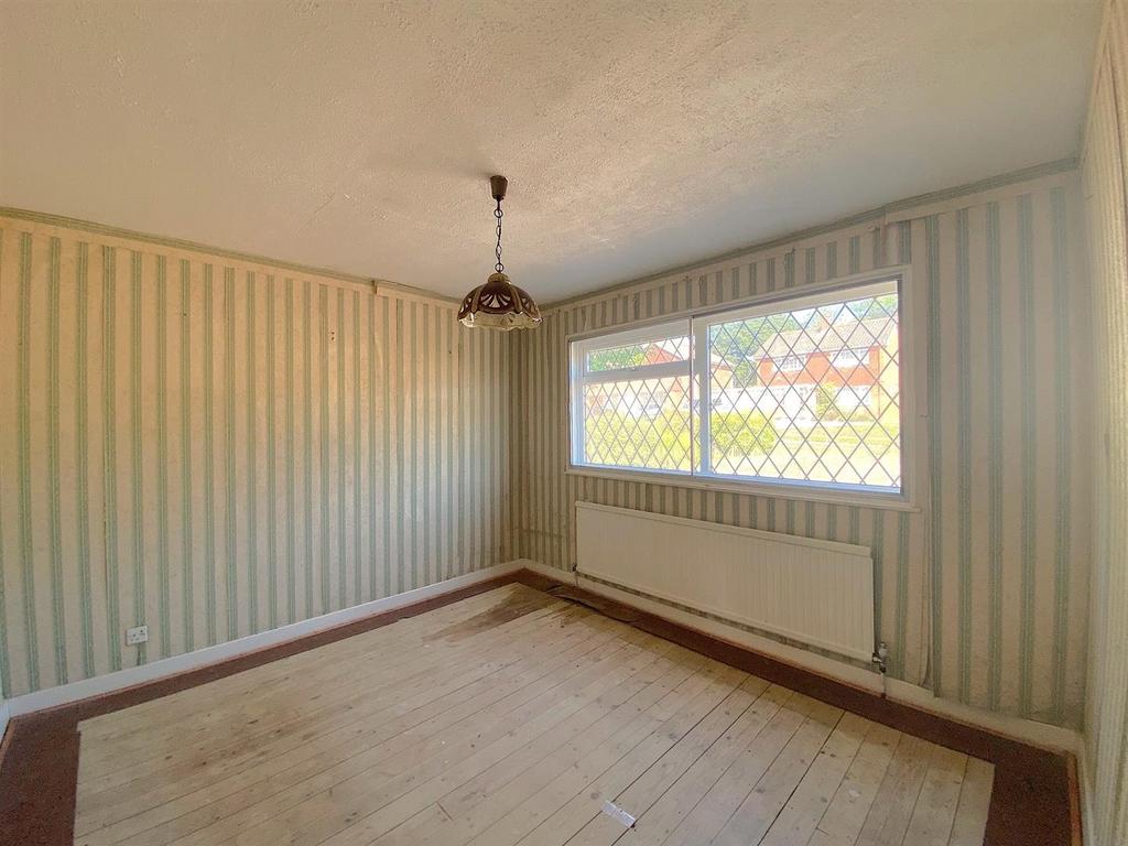 3 HAwkhurst Way - Bed2.jpg