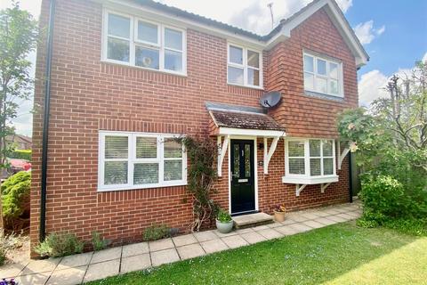 31 Bircholt Road, Liphook, GU30 7PQ
