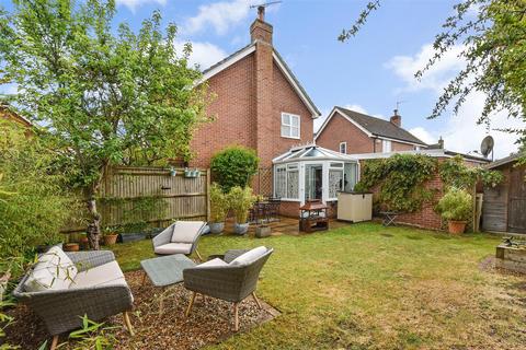 31 Bircholt Road, Liphook, GU30 7PQ
