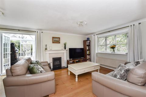 31 Bircholt Road, Liphook, GU30 7PQ