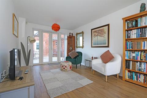 18 Esingdon Drive, Thame, OX9 3DS