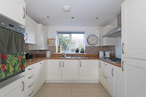18 Esingdon Drive, Thame, OX9 3DS