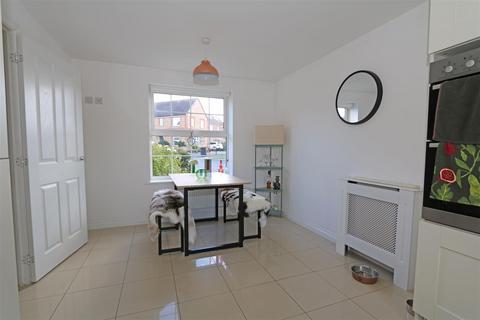 18 Esingdon Drive, Thame, OX9 3DS