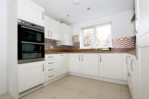 18 Esingdon Drive, Thame, OX9 3DS
